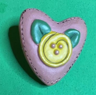 DM-02 DIANNA MARCUM 1" FLORAL FORMA CORAZÓN PLÁSTICO APLICADO CAÑA NOVEDAD BOTÓN-F1 Foto 1 de 2