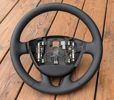 Volant CUIR NEUF pour Renalt Trafic Opel Vivaro Nissan Primastar 02-14 - Image 1 of 4