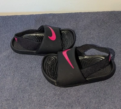 Nike Niño Pequeño Kawa Slide TD Negro Rosa Vivo Talla 5C BV1094-008 Sin Cordones Foto 1 de 4