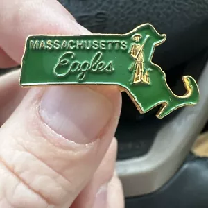 Massachusetts Adler Souvenir Anstecknadel Karte geformt grün & goldfarben - Bild 1 von 3