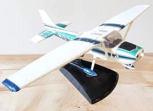 VINTAGE: NICHIMO CESSNA AIRPLANE MODEL KIT 6"L x 6"W x 3"H - Picture 1 of 7