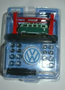 KIT MODELO DE MÁQUINAS M2 - VW MICROBUS DELUXE 1959 EE. UU. MODELO DOS TONOS VERDE R26 - Imagen 1 de 2