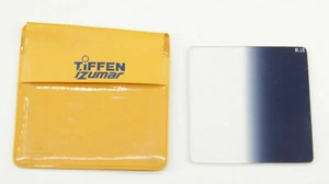 Tiffen iZumar - 2 5/8" Square Gradual Blue Filter with Case - Fair Glass - C1148 - Bild 1 von 2