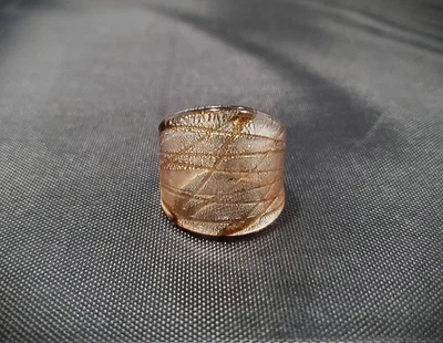Precioso anillo brillante de vidrio soplado a mano marrón dorado con lámina de plata talla 9 Foto 1 de 4