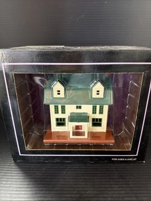 MTH TINPLATE O-GAUGE 10-4010 189 VILLA ILLUMINATED IVORY- PEACOCK GREEN - NEW OB - Image 1 of 4