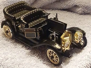 AUTHENTIC & DETAILED 1911 CHEVROLET CLASSIC SIX, RAVEN BLACK HOOD & 4 DOORS OPEN - Picture 1 of 12