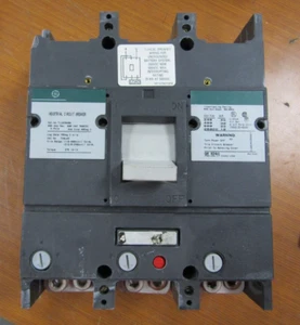 💥GE 400 AMP INDUSTRIAL CIRCUIT BREAKER 3P 600 VAC 500 VDC TJJ436400 FLAW - Picture 1 of 10
