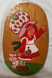 GRANDE Shortcake Vintage Fragola Dipinta Legno - Placca Arte Da Murale Fatta a Mano LUMINOSA - Foto 1 di 8