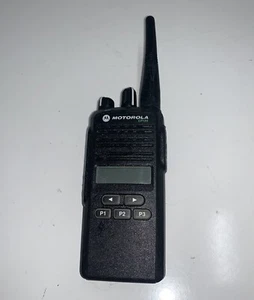 Motorola CP185 Two Way Radio AAH03RDF8AA7AN - Zdjęcie 1 z 5