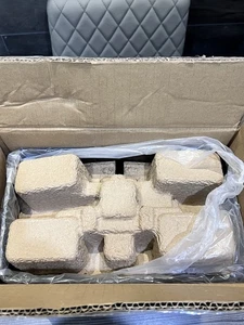 Trituradora de papel y tarjetas de crédito Amazon Basics de 8 hojas de corte transversal, negra - Imagen 1 de 2