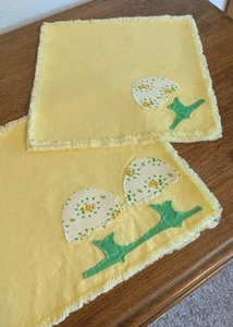 Vintage 70s Yellow Placemats Napkins Set of 4 Patchwork Mushrooms - Picture 1 of 11
