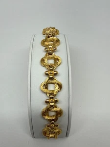 Mint Vtg Crown Trifari gold tone Bracelet brushed knots shiny flowers Signed - Picture 1 of 4