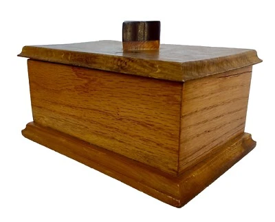 Wooden Oak Hand Made Trinket/Jewelry Box, Signed Juan Baigen 9 x 6-1/4 x 4-1/4 - Image 1 of 4