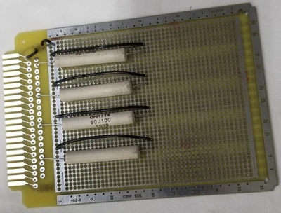 Placa enchufable Vector Electronics 4112-4 con 4 resistencias de alimentación de 100 ohmios 11 W hecha en EE. UU. Foto 1 de 4