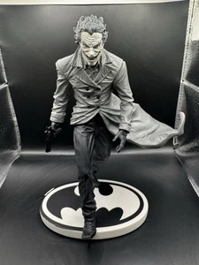 DC Collectibles Joker Black And White Statue - Bild 1 von 16