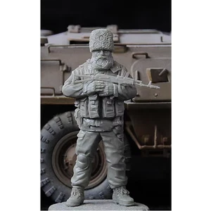Modellino soldato russo moderno in resina scala 1/35 con kit modellino fucile AK - Foto 1 di 2