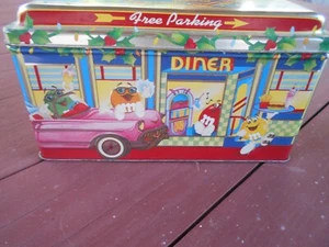 M&M's Peanut Candy Diner #4 Christmas Village Series Canister 1996 Tin 8.5" - Imagen 1 de 4