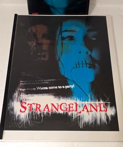 Dee Snider sceneggiatura firmata di STRANGELAND (1997) e DVD omaggio (1998) - Foto 1 di 9