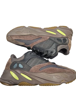Talla: 10.5 - Adidas Yeezy Boost 700 Malva EE9614 Foto 1 de 4