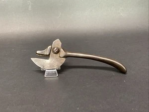 Antiker Gusseisen Kopf Dosenöffner / Küche Bauernhof Werkzeug. Heavy Metal JB7 - Bild 1 von 9