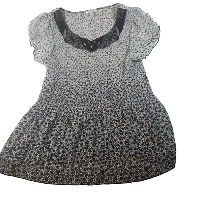 Blusa mujer Dressbarn blanca y negra manga corta 2X cuello detallado plisado Foto 1 de 4
