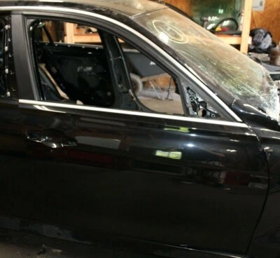 BMW 335i F30 2012-2015 OEM PUERTA DEL LADO DEL PASAJERO DELANTERO DERECHO PANEL CARCASA NEGRO Foto 1 de 4