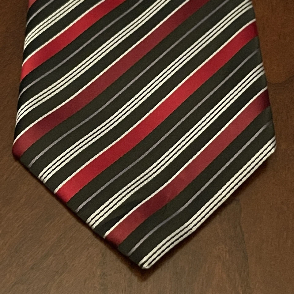 Van Heusen 红色黑色手工制作 100% 聚酯纤维男式领带中国制造 — 第 1/4 张图片