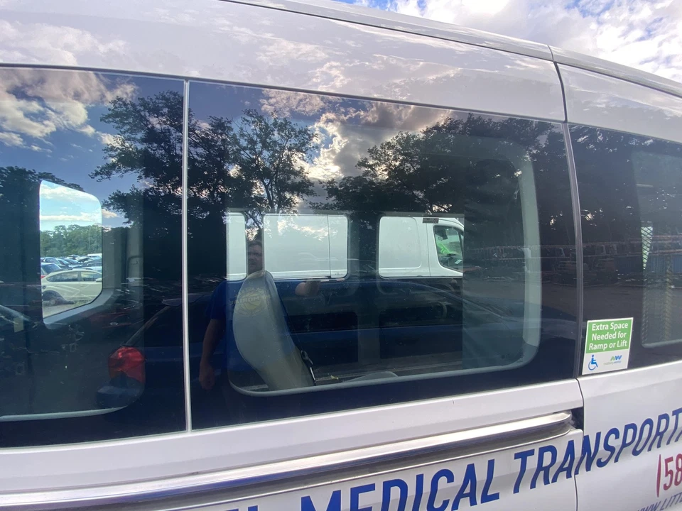 Used Right Quarter Glass fits: 2019 Ford Transit 350 high roof 110`` overall veh Foto 1 de 4