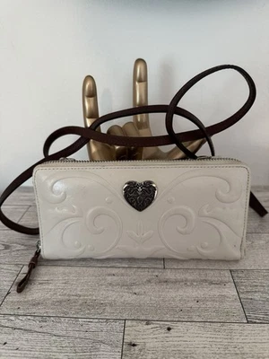 BRIGHTON CORDOBA Remolinos en Relieve Cuero CARTERA Organizador Bolso sin asas Bandolera Cremallera Foto 1 de 4