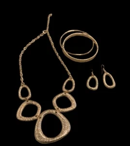 Collar de Oro Paparazzi Backstreet Bandidos Set con Collar Pendientes Pulseras - Imagen 1 de 8