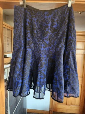 Usada en Excelente Condición Nicole By Nicole Miller Talla 16 Elegante Falda Acampanada Colores Negro y Azul  Foto 1 de 4