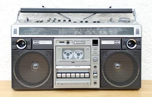 GHETTOBLASTER HITACHI TRK - REGISTRATORE RADIO STEREO HIFI 8190 W - Foto 1 di 10