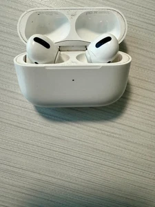 Apple AirPods Pro avec étui de charge MagSafe - Photo 1 sur 4