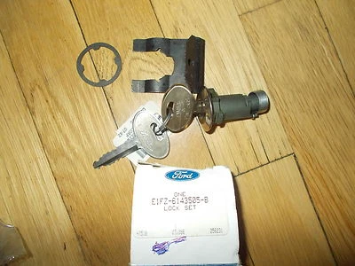 NOS 1981 82 83 84 85 86 87 FORD ESCORT TRUNK KEY LOCK SET - Image 1 of 2
