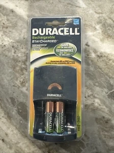 Duracell CEF12DX2 4 Battery Charger with 2 AA NiMH Batteries NEW - Picture 1 of 3