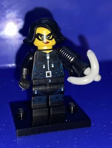 LEGO Mini Figur Serie 15 (72011) Jewel Thief mit Sockel Neu aus Verpackung - Bild 1 von 1