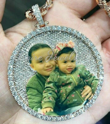 Colgante MEMORIA Personalizado Redondo 6.63Ct Moissanita VVS1 REAL 925 Plata Pasa Probador Foto 1 de 2