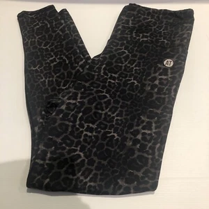 AT Active Truth Leggings Size Small Leopard Print Activewear Legging Ankle EUC - Picture 1 of 5