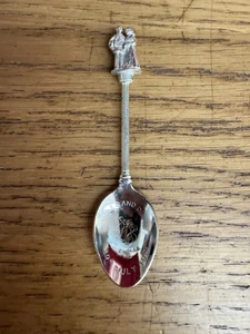 Cuchara de té de recuerdo para boda del príncipe Carlos y la dama Diana W.A.P.W. Figuras en la parte superior - Imagen 1 de 10