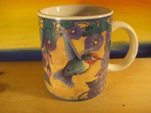 Kolibri mit Morning Glory Blumen Gartenszene Kaffeebecher von J.I.I. - Bild 1 von 5