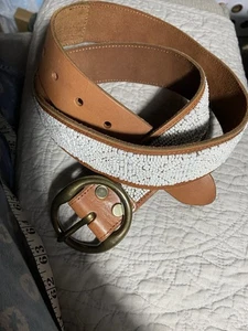 Cintura donna in pelle con perline marca Lucky taglia media made in India marrone chiaro/bianco - Foto 1 di 6