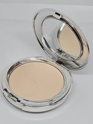 it Cosmetics Celebration SPF 50+ Foundation LIGHT 0.30oz (FLAWED SLIGHTLY) - Image 1 of 4