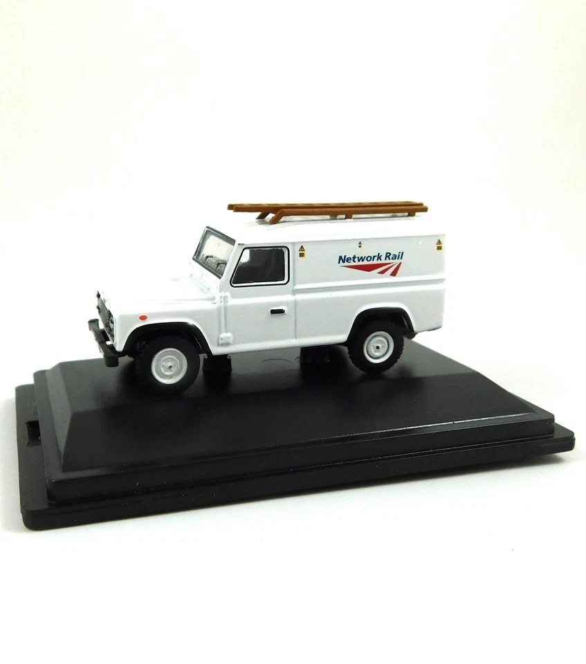 Land Rover Defender Network Rail Oxford Diecast Model SCALE 1/76 OO - Image 1 of 4