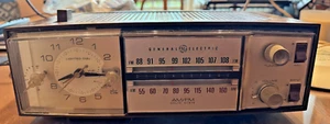 Vintage GE Analog Clock Radio C595A Solid State Nutmeg Wood Grain Alarm VIDEO - Picture 1 of 4