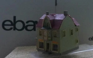Hersteller unbekannt   (Spur H0 / TT)   Eckhaus mit Bäckerei - fertig gebaut - Bild 1 von 6
