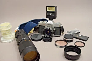 Yashica TL Electro-X Camera w/28 mm F2.8 Macro & Zoom Lens and Filters, flash, - Picture 1 of 16