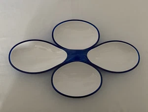 Servizio piatti italiano Guzzini - 2 pezzi blu e bianco ad incastro - stuzzichini snack - Foto 1 di 7