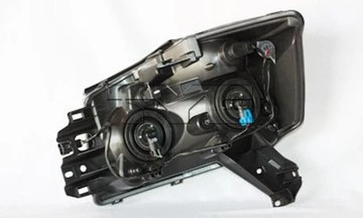 Conjunto de faros TYC 20-6945-00-9 para Nissan Titan 08-15 Foto 1 de 4