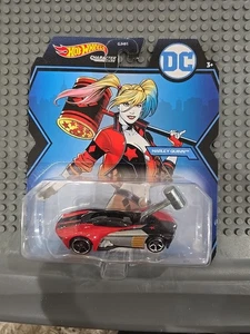 HOT WHEELS RED 2020 HARLEY QUINN DC COMICS CHARACTER CARS HAMMER CAR - Picture 1 of 2