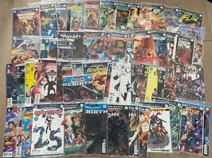 DC COMICS BUNDLE OF 25 MIXED BATMAN JUSTICE LEAGUE HARLEY QUINN GREEN ARROW ETC - Foto 1 di 2